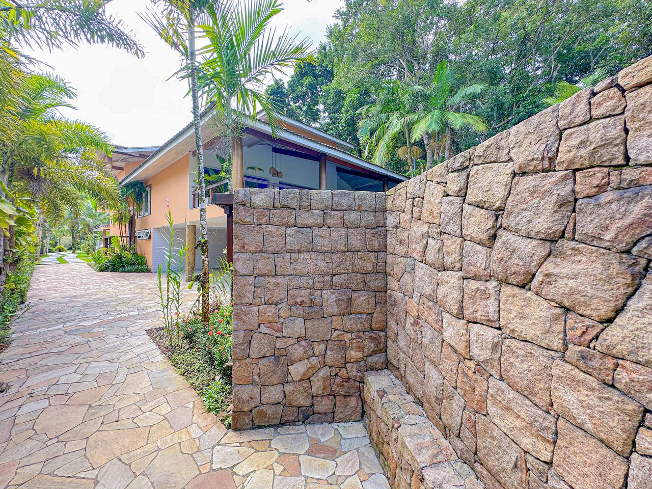 Casa Pé na Areia a venda | Praia Dura | Ubatuba – SP