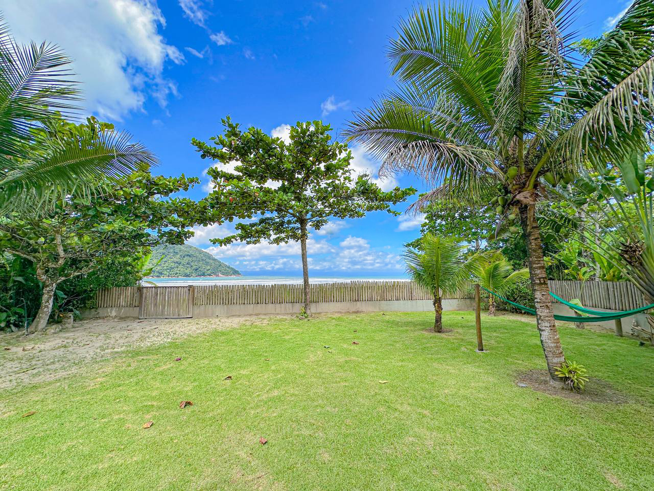Casa Pé na Areia a venda | Praia Dura | Ubatuba – SP