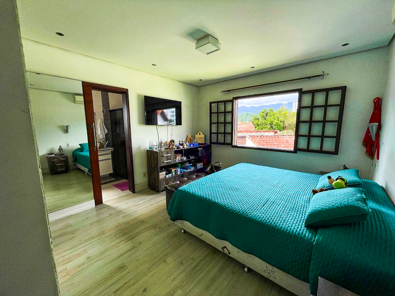 Casa de Alto Padrão com 3 Suítes e Piscina no Jardim Primavera em Caraguatatuba