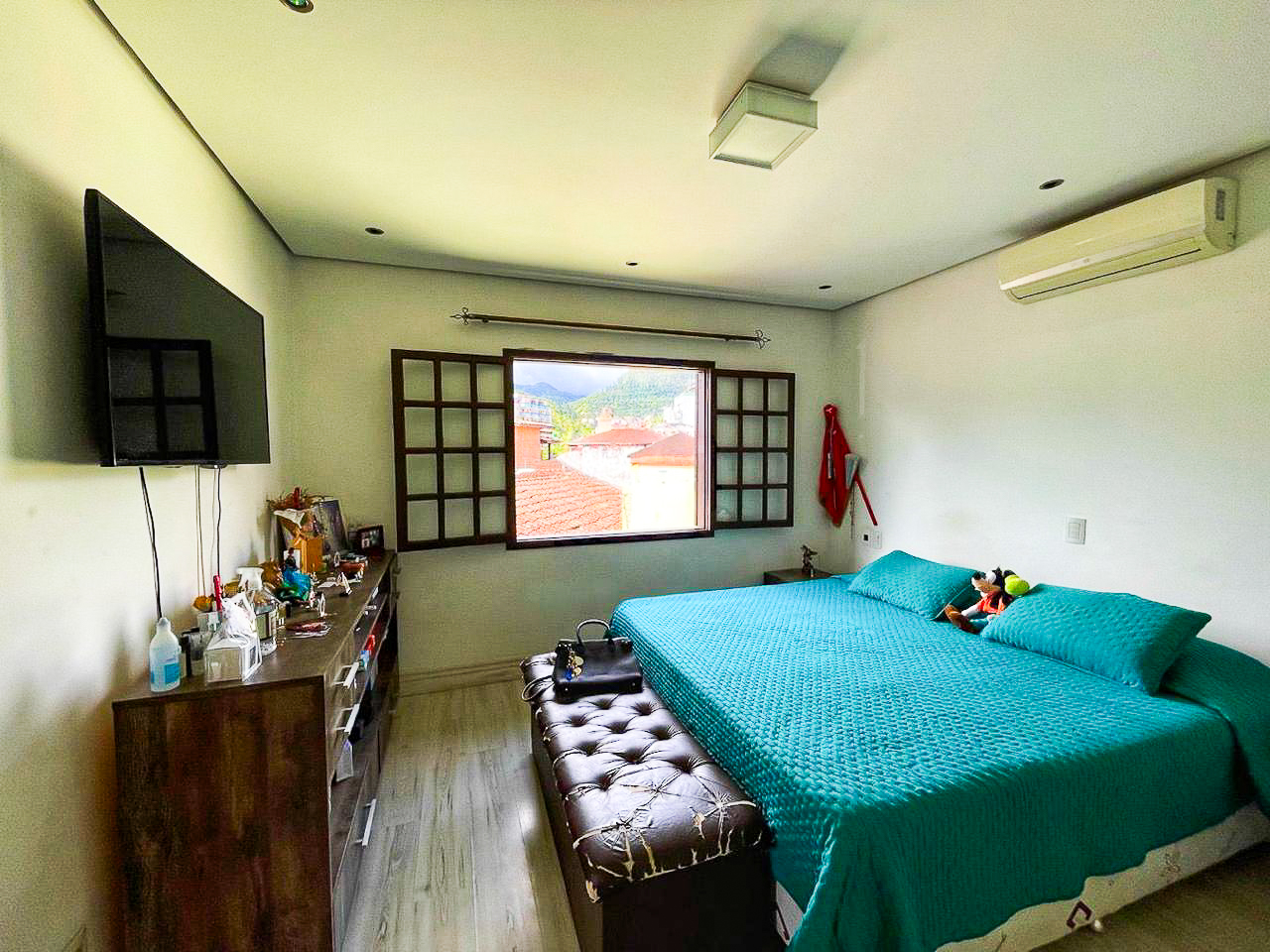 Casa de Alto Padrão com 3 Suítes e Piscina no Jardim Primavera em Caraguatatuba