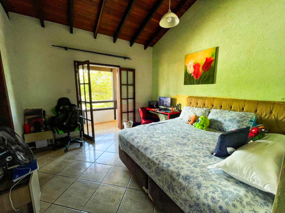 Casa de Alto Padrão com 3 Suítes e Piscina no Jardim Primavera em Caraguatatuba