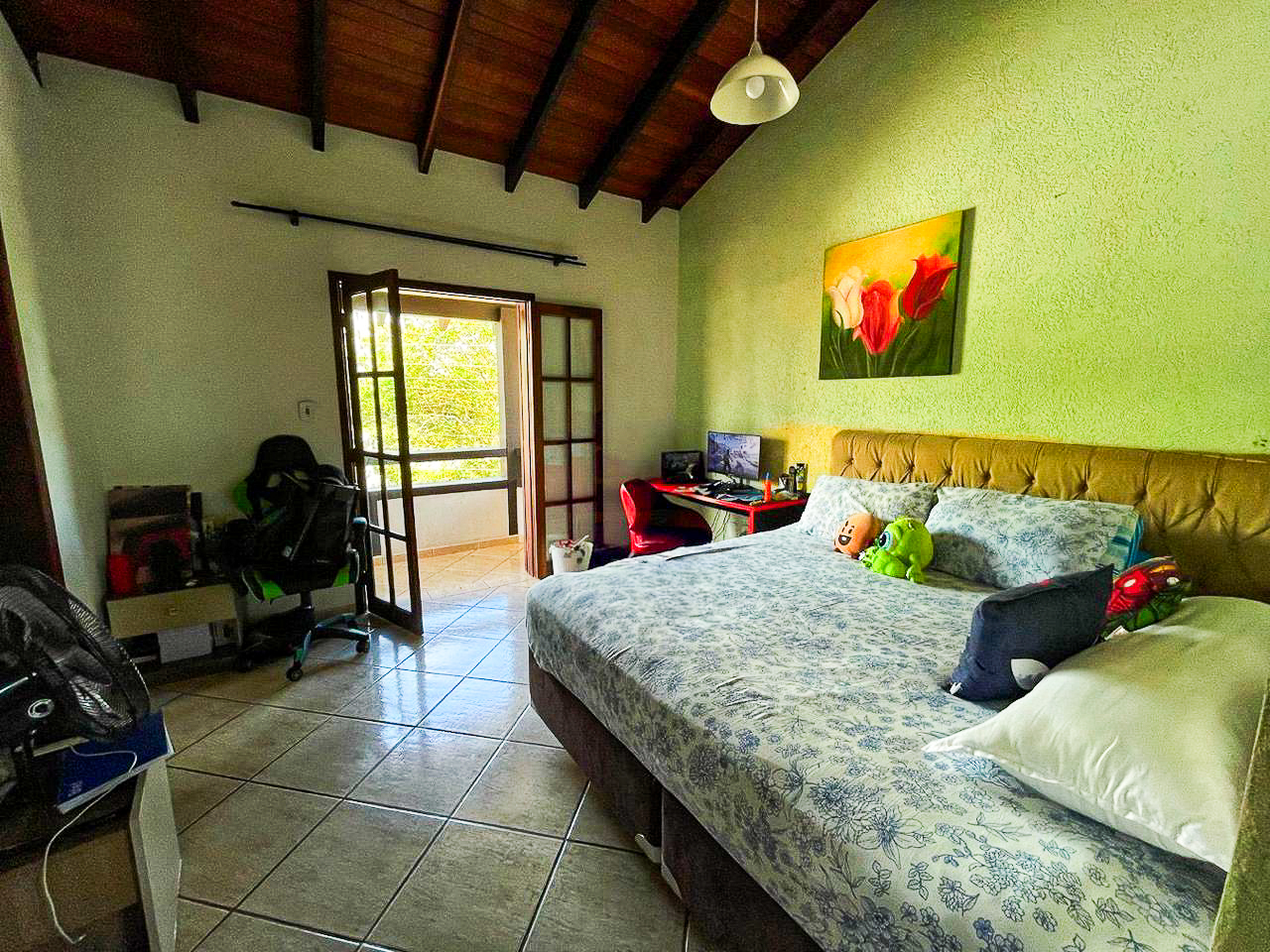 Casa de Alto Padrão com 3 Suítes e Piscina no Jardim Primavera em Caraguatatuba