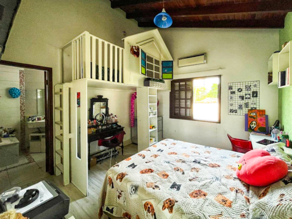 Casa de Alto Padrão com 3 Suítes e Piscina no Jardim Primavera em Caraguatatuba