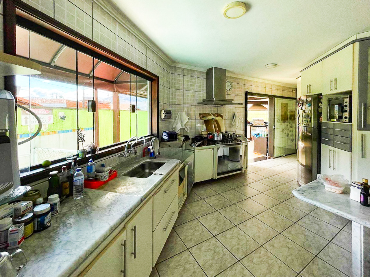Casa de Alto Padrão com 3 Suítes e Piscina no Jardim Primavera em Caraguatatuba