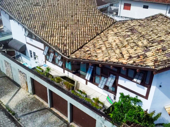 Casa de Alto Padrão com 3 Suítes e Piscina no Jardim Primavera em Caraguatatuba