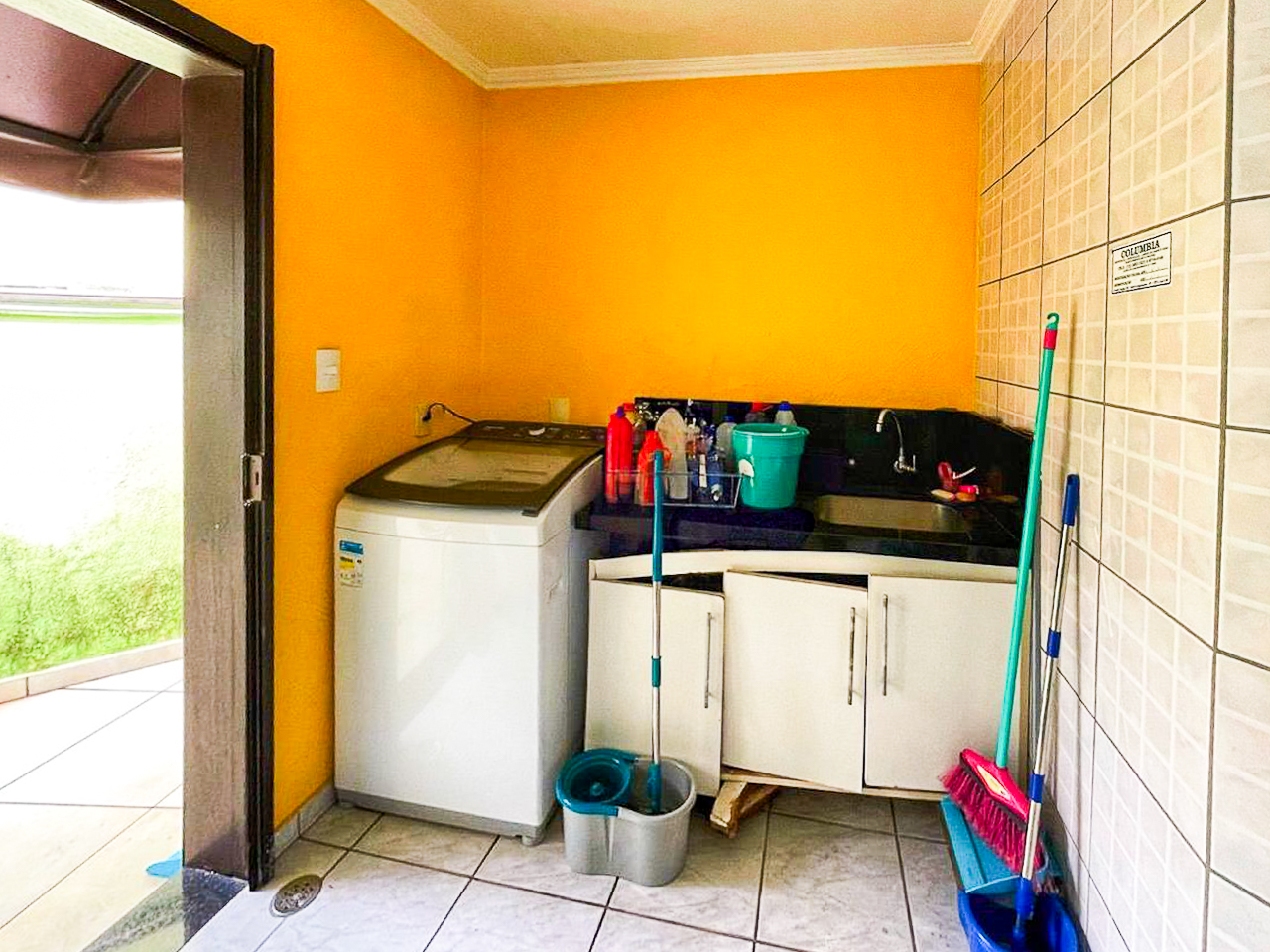 Casa de Alto Padrão com 3 Suítes e Piscina no Jardim Primavera em Caraguatatuba