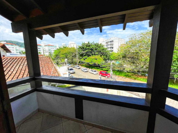Casa de Alto Padrão com 3 Suítes e Piscina no Jardim Primavera em Caraguatatuba