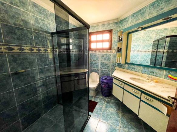 Casa de Alto Padrão com 3 Suítes e Piscina no Jardim Primavera em Caraguatatuba