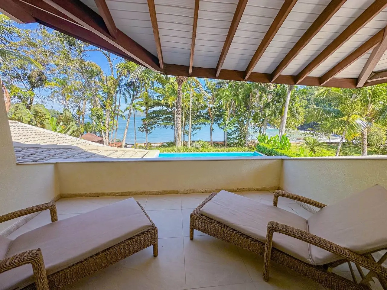 Mansão de Luxo Cinematográfica Pé na areia a venda na Domingas Dias – Ubatuba/SP