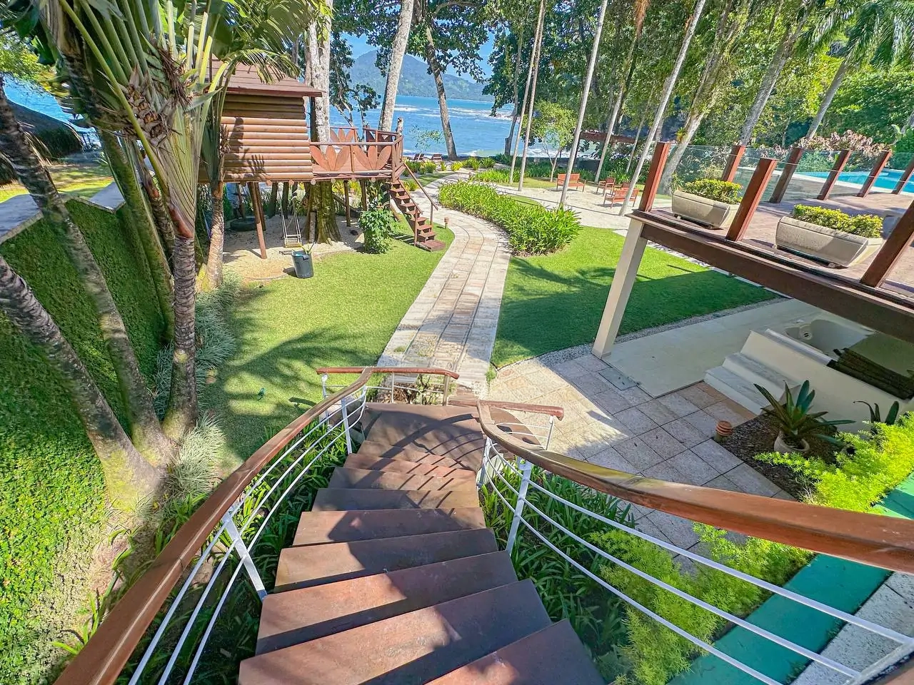 Mansão de Luxo Cinematográfica Pé na areia a venda na Domingas Dias – Ubatuba/SP
