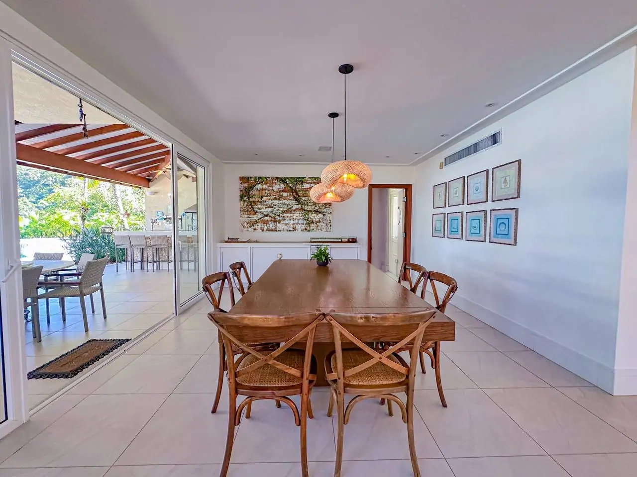 Mansão de Luxo Cinematográfica Pé na areia a venda na Domingas Dias – Ubatuba/SP