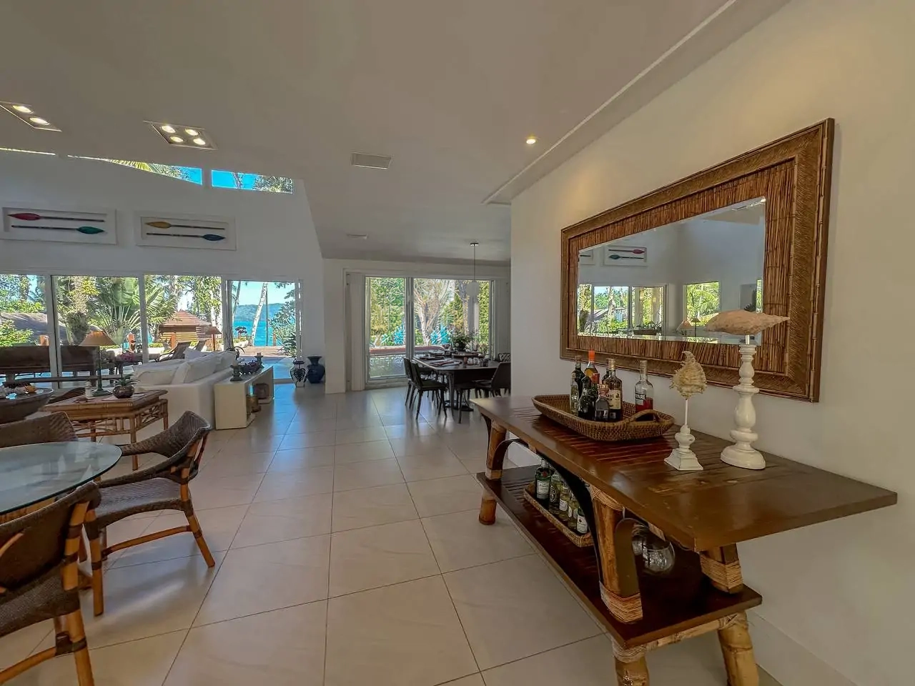 Mansão de Luxo Cinematográfica Pé na areia a venda na Domingas Dias – Ubatuba/SP
