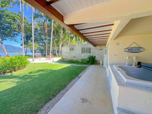 Mansão de Luxo Cinematográfica Pé na areia a venda na Domingas Dias – Ubatuba/SP