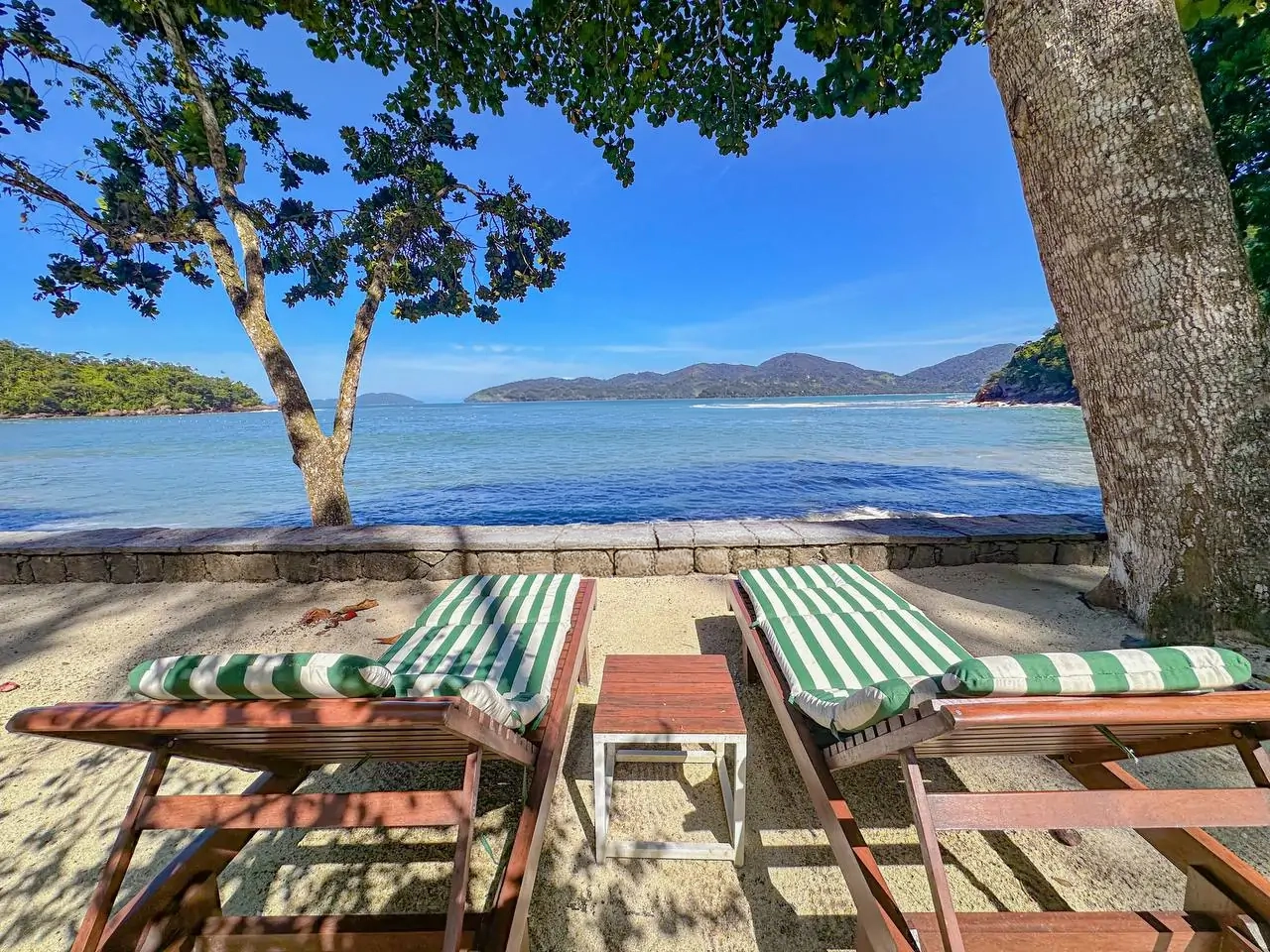 Mansão de Luxo Cinematográfica Pé na areia a venda na Domingas Dias – Ubatuba/SP