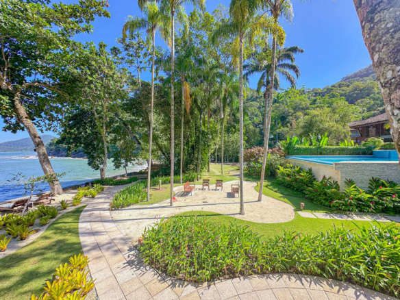 Mansão de Luxo Cinematográfica Pé na areia a venda na Domingas Dias – Ubatuba/SP
