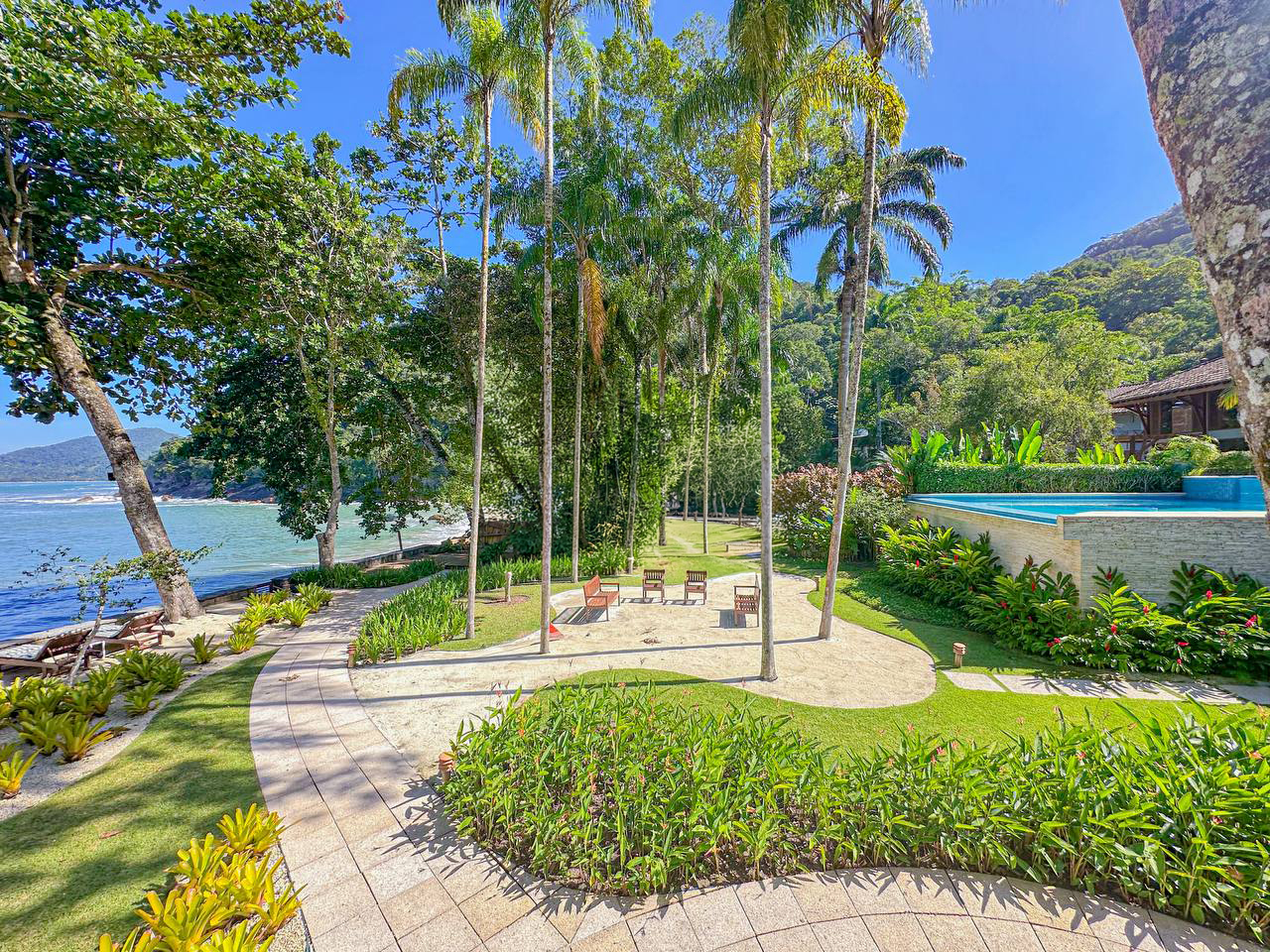 Mansão de Luxo Cinematográfica Pé na areia a venda na Domingas Dias – Ubatuba/SP