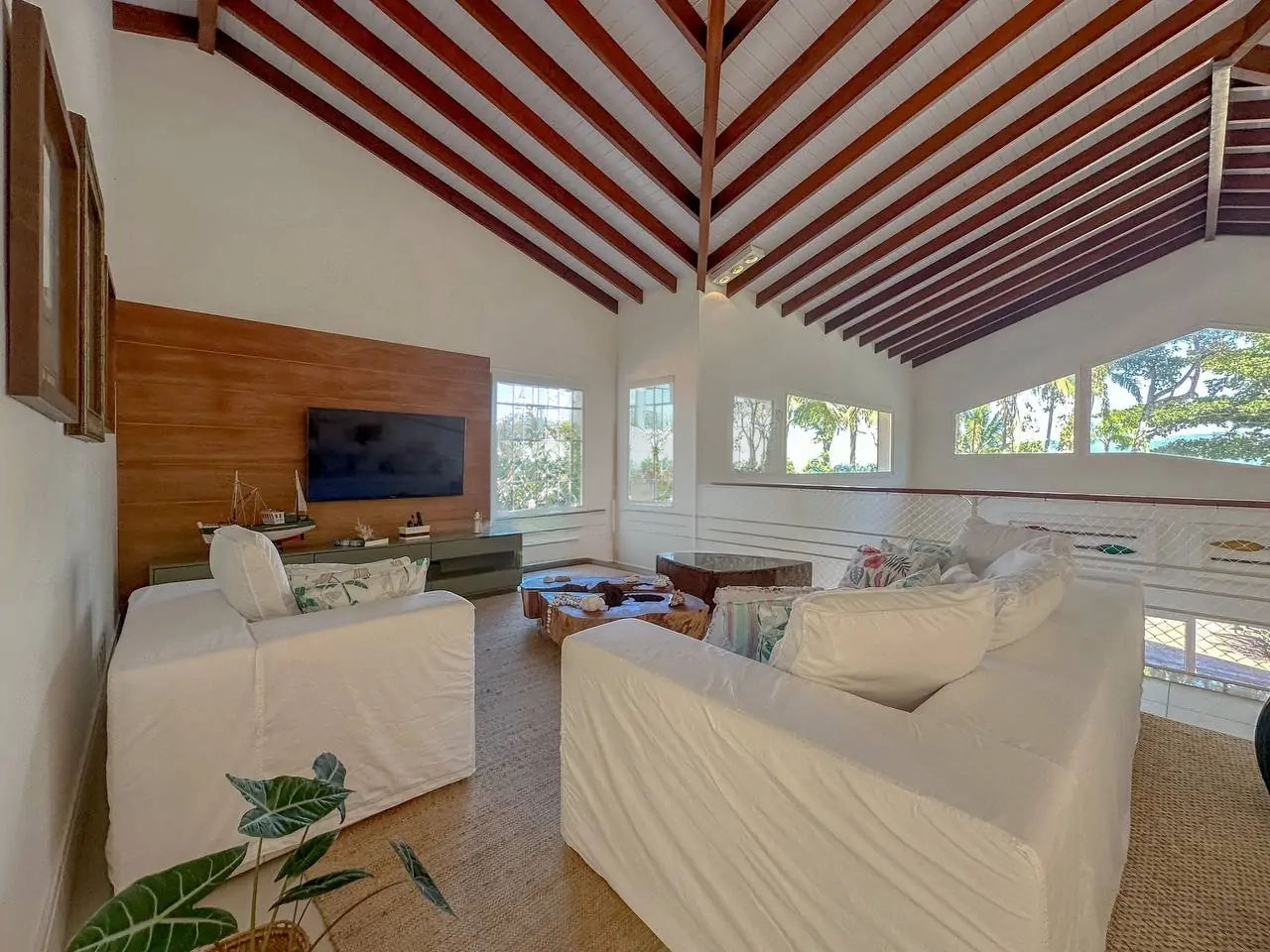 Mansão de Luxo Cinematográfica Pé na areia a venda na Domingas Dias – Ubatuba/SP