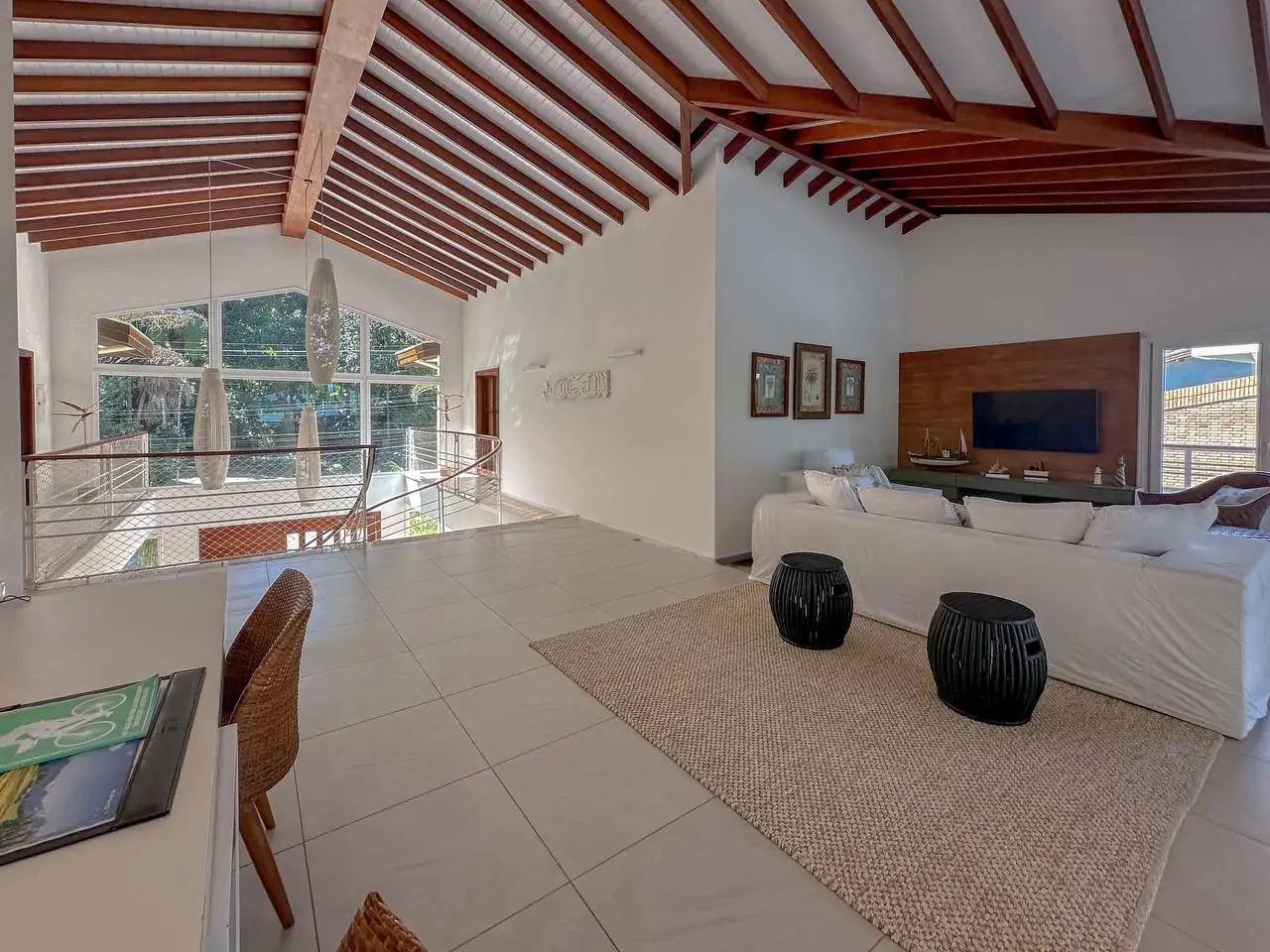Mansão de Luxo Cinematográfica Pé na areia a venda na Domingas Dias – Ubatuba/SP