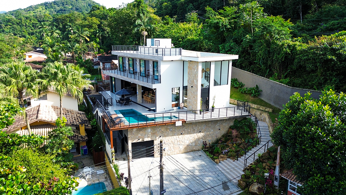 Casa de Alto Padrão no Condomínio Pedra Verde – Lázaro | Ubatuba