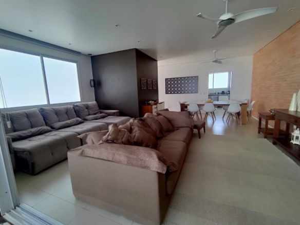 Casa Exclusiva com 4 Suítes em Condomínio de Alto Padrão em Juquehy