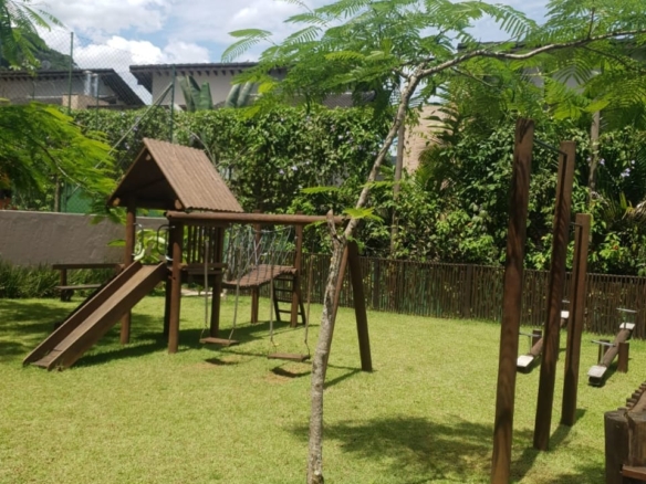 Casa Exclusiva com 4 Suítes em Condomínio de Alto Padrão em Juquehy