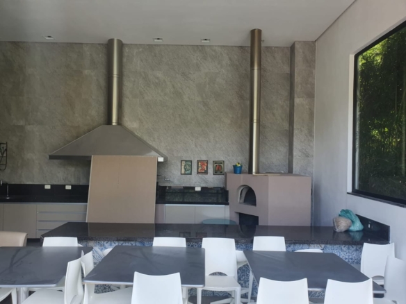 Casa Exclusiva com 4 Suítes em Condomínio de Alto Padrão em Juquehy