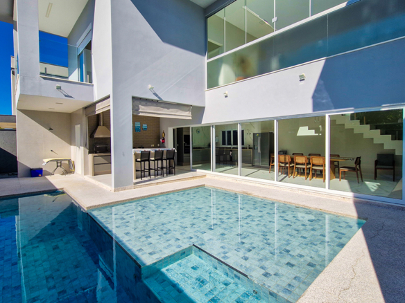 Casa à Venda no Condomínio Costa Nova Residence, em Massaguaçu com 4 suítes e 300m²