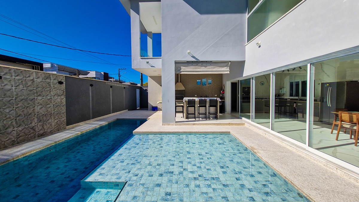 Casa à Venda no Condomínio Costa Nova Residence, em Massaguaçu com 4 suítes e 300m²