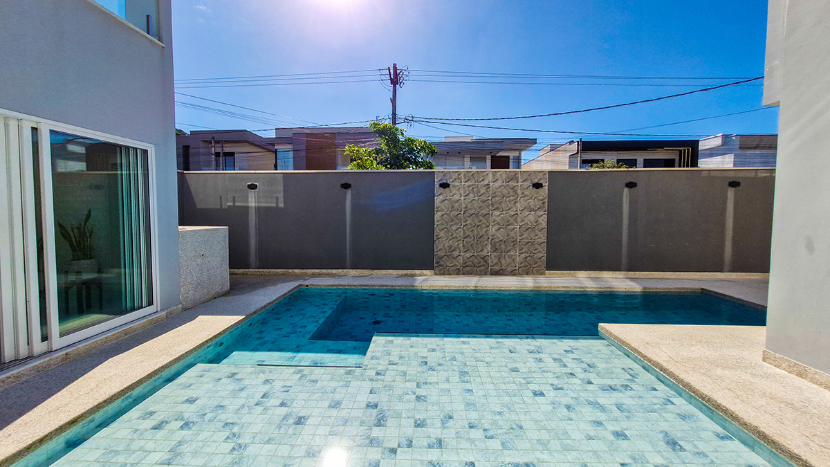 Casa à Venda no Condomínio Costa Nova Residence, em Massaguaçu com 4 suítes e 300m²