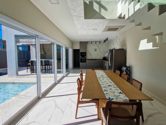 Casa à Venda no Condomínio Costa Nova Residence, em Massaguaçu com 4 suítes e 300m²