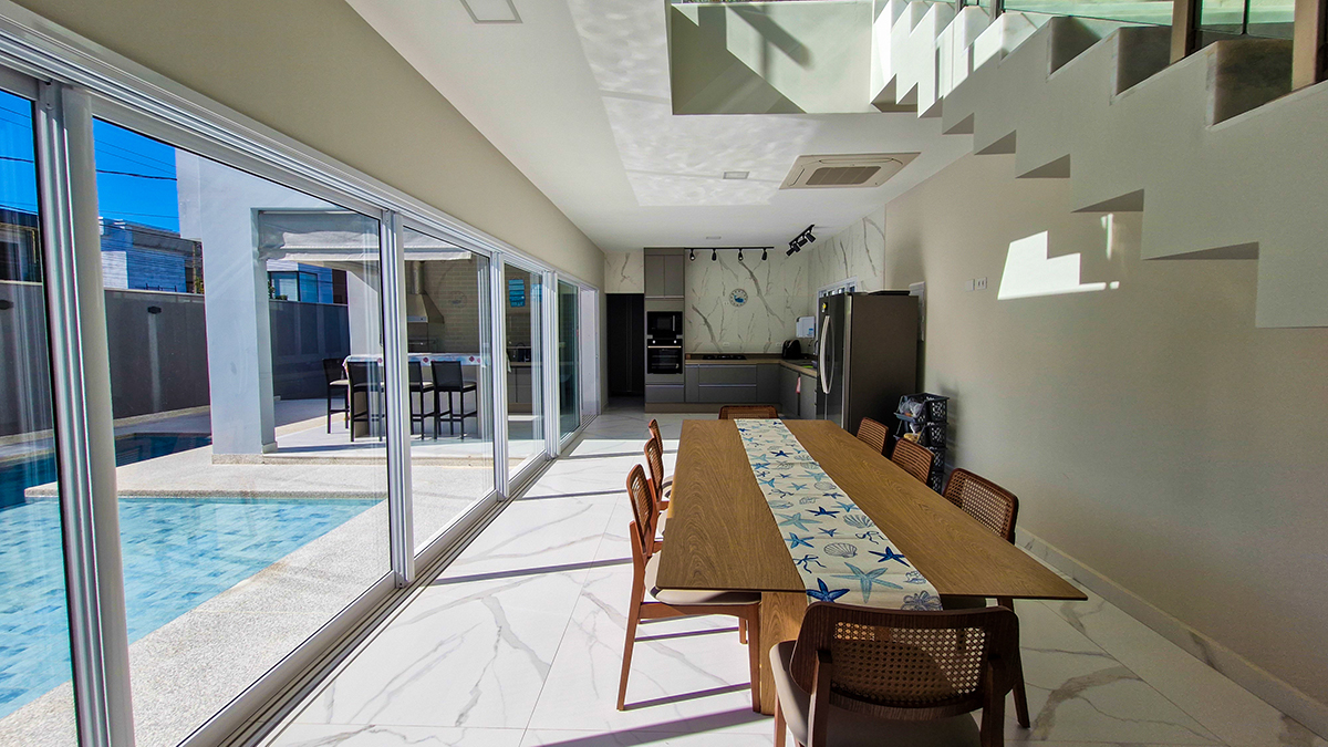 Casa à Venda no Condomínio Costa Nova Residence, em Massaguaçu com 4 suítes e 300m²