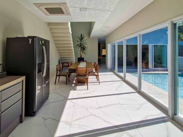 Casa à Venda no Condomínio Costa Nova Residence, em Massaguaçu com 4 suítes e 300m²