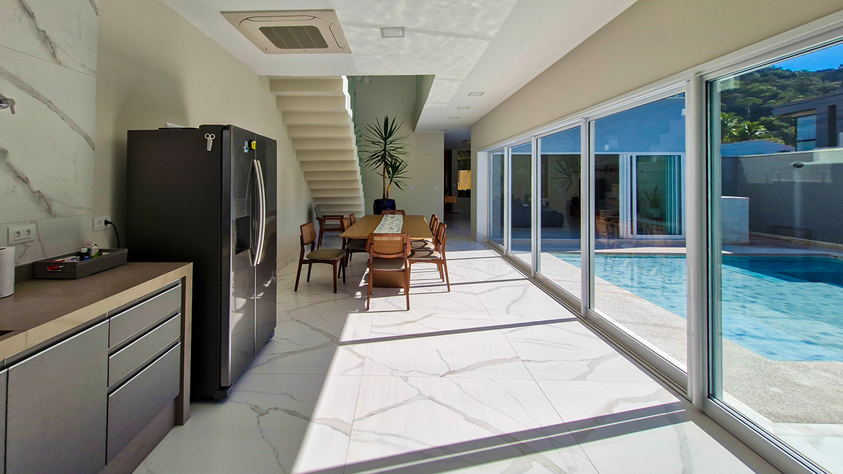 Casa à Venda no Condomínio Costa Nova Residence, em Massaguaçu com 4 suítes e 300m²