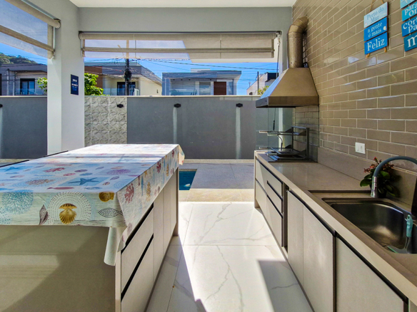Casa à Venda no Condomínio Costa Nova Residence, em Massaguaçu com 4 suítes e 300m²