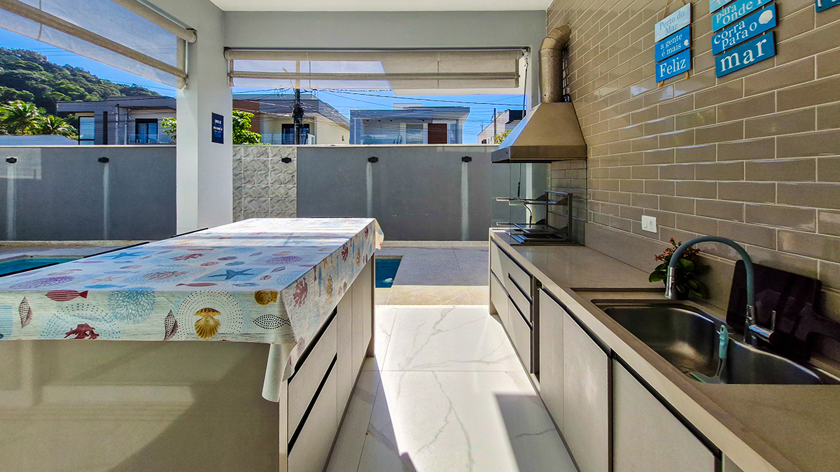 Casa à Venda no Condomínio Costa Nova Residence, em Massaguaçu com 4 suítes e 300m²