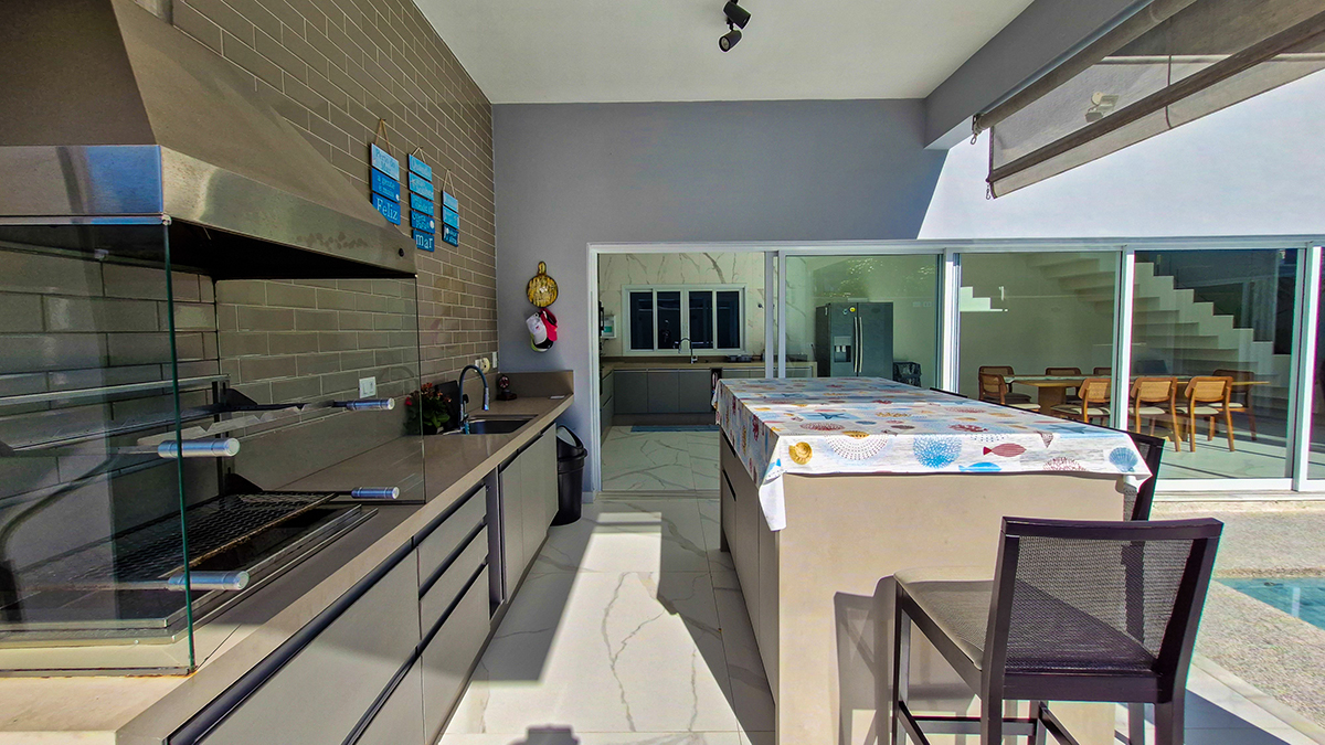 Casa à Venda no Condomínio Costa Nova Residence, em Massaguaçu com 4 suítes e 300m²