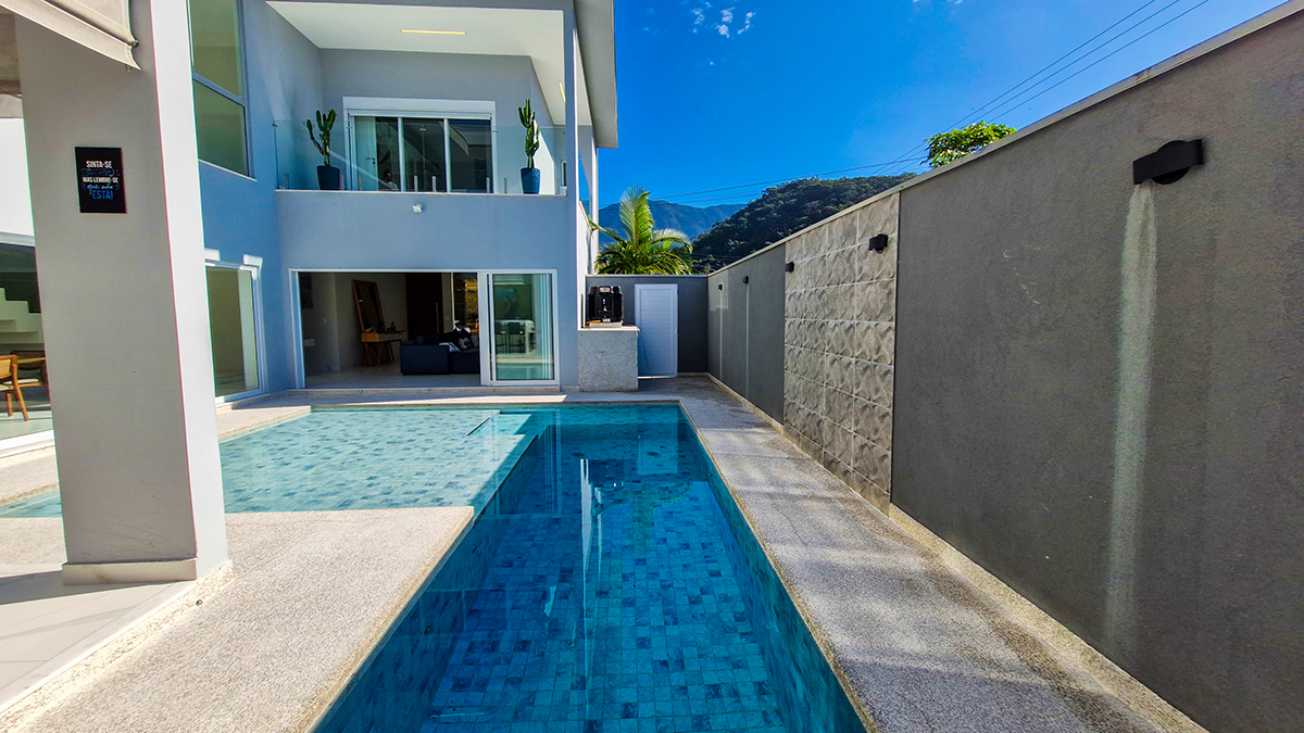 Casa à Venda no Condomínio Costa Nova Residence, em Massaguaçu com 4 suítes e 300m²