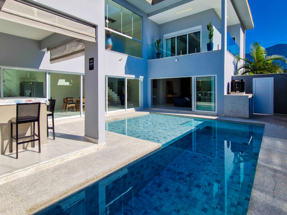 Casa à Venda no Condomínio Costa Nova Residence, em Massaguaçu com 4 suítes e 300m²