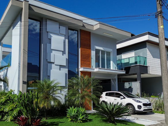 Casa à Venda no Condomínio Costa Nova Residence, em Massaguaçu com 4 suítes e 300m²