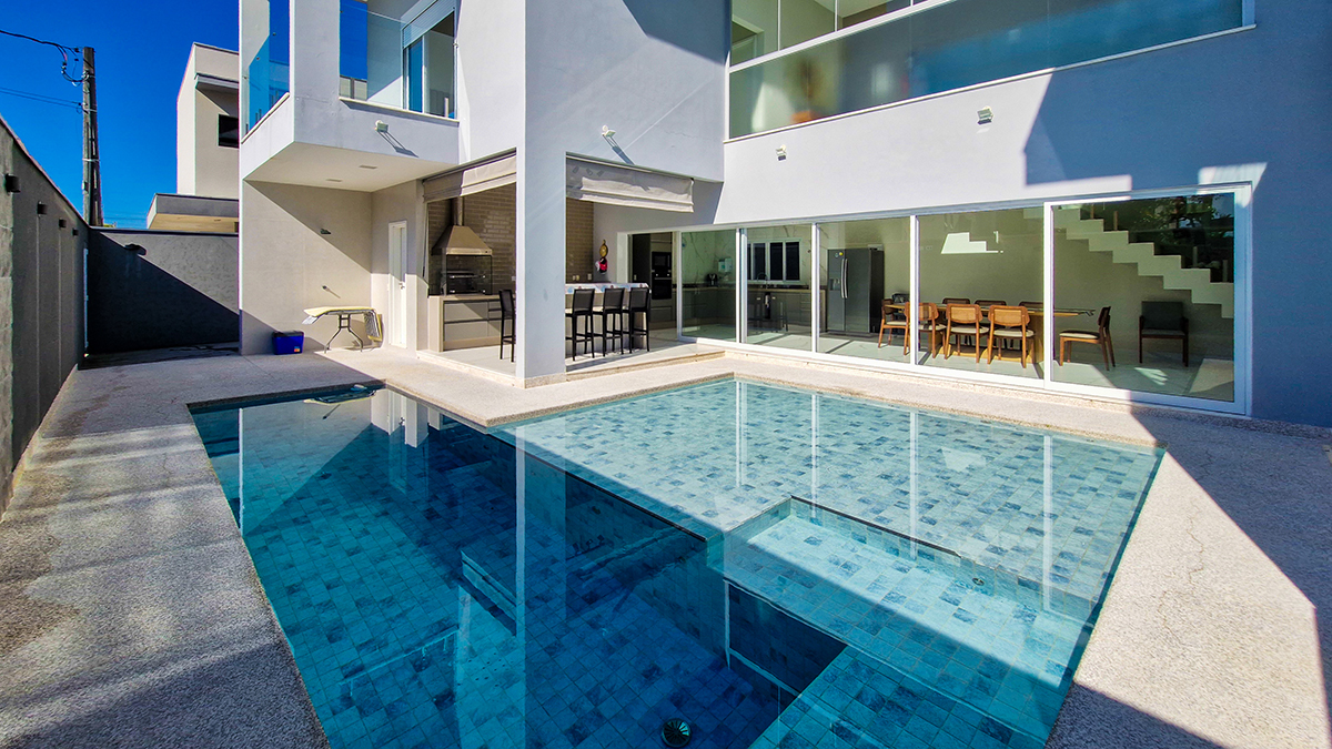 Casa à Venda no Condomínio Costa Nova Residence, em Massaguaçu com 4 suítes e 300m²