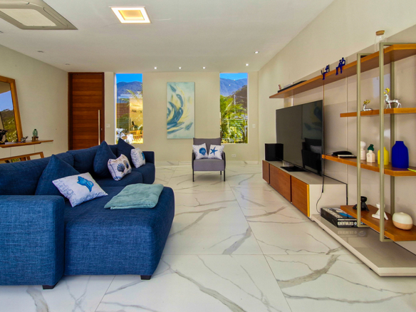 Casa à Venda no Condomínio Costa Nova Residence, em Massaguaçu com 4 suítes e 300m²