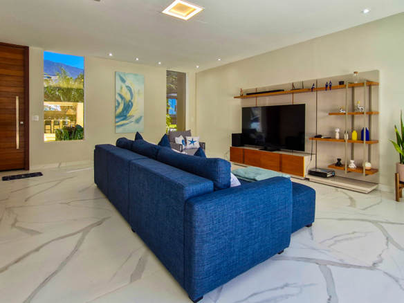 Casa à Venda no Condomínio Costa Nova Residence, em Massaguaçu com 4 suítes e 300m²