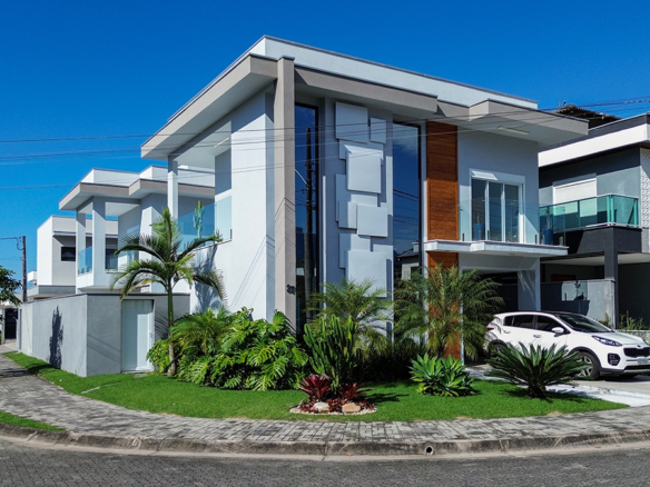 Casa à Venda no Condomínio Costa Nova Residence, em Massaguaçu com 4 suítes e 300m²