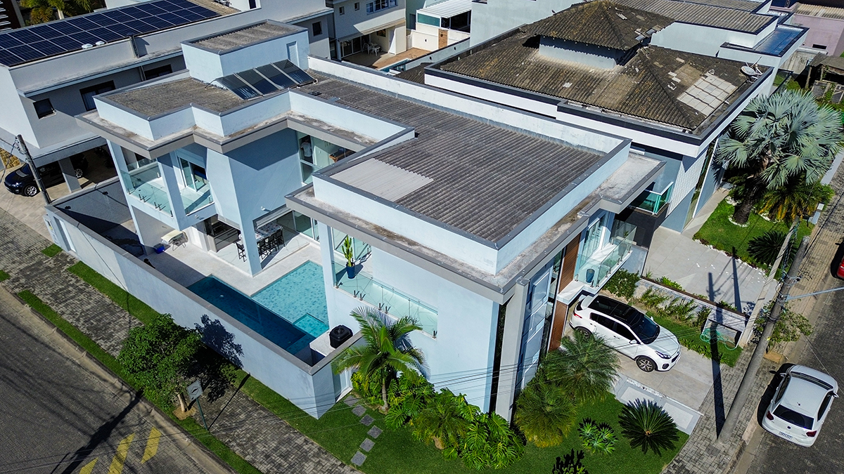 Casa à Venda no Condomínio Costa Nova Residence, em Massaguaçu com 4 suítes e 300m²