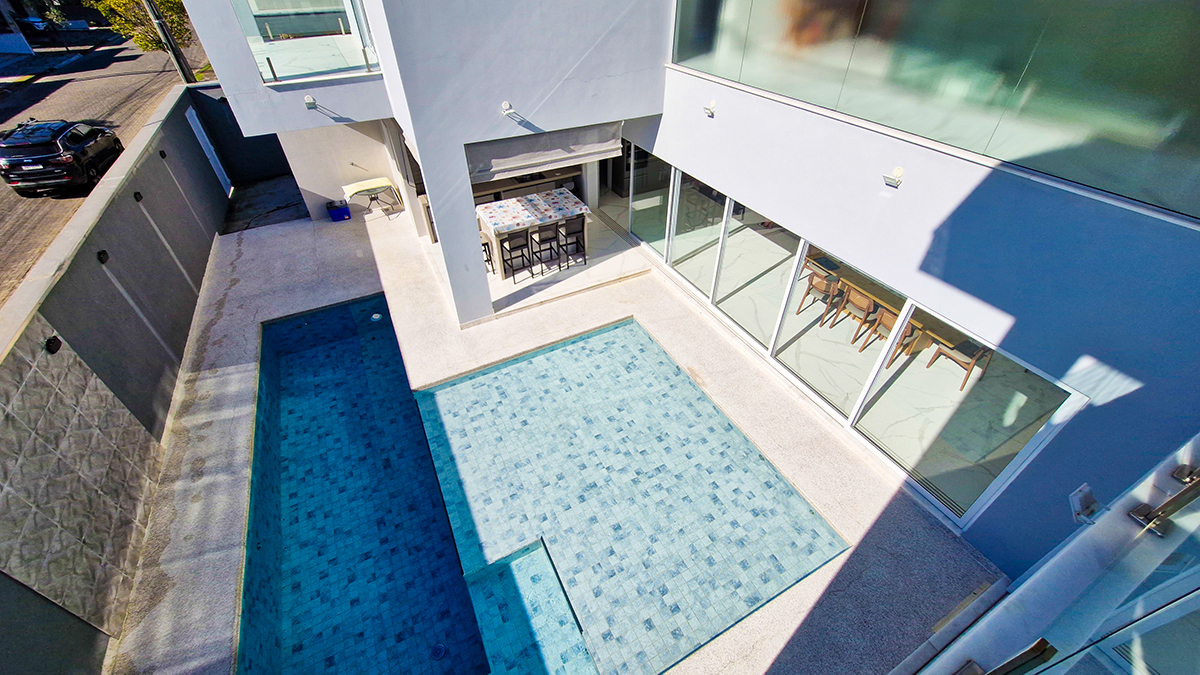 Casa à Venda no Condomínio Costa Nova Residence, em Massaguaçu com 4 suítes e 300m²