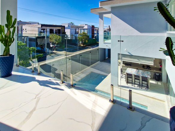 Casa à Venda no Condomínio Costa Nova Residence, em Massaguaçu com 4 suítes e 300m²