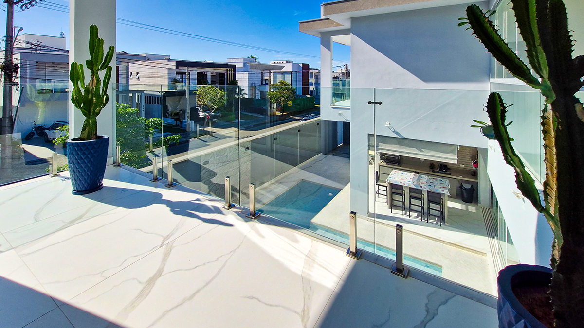 Casa à Venda no Condomínio Costa Nova Residence, em Massaguaçu com 4 suítes e 300m²