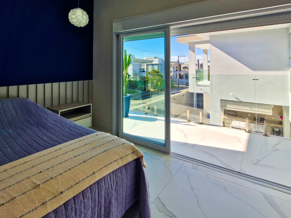 Casa à Venda no Condomínio Costa Nova Residence, em Massaguaçu com 4 suítes e 300m²