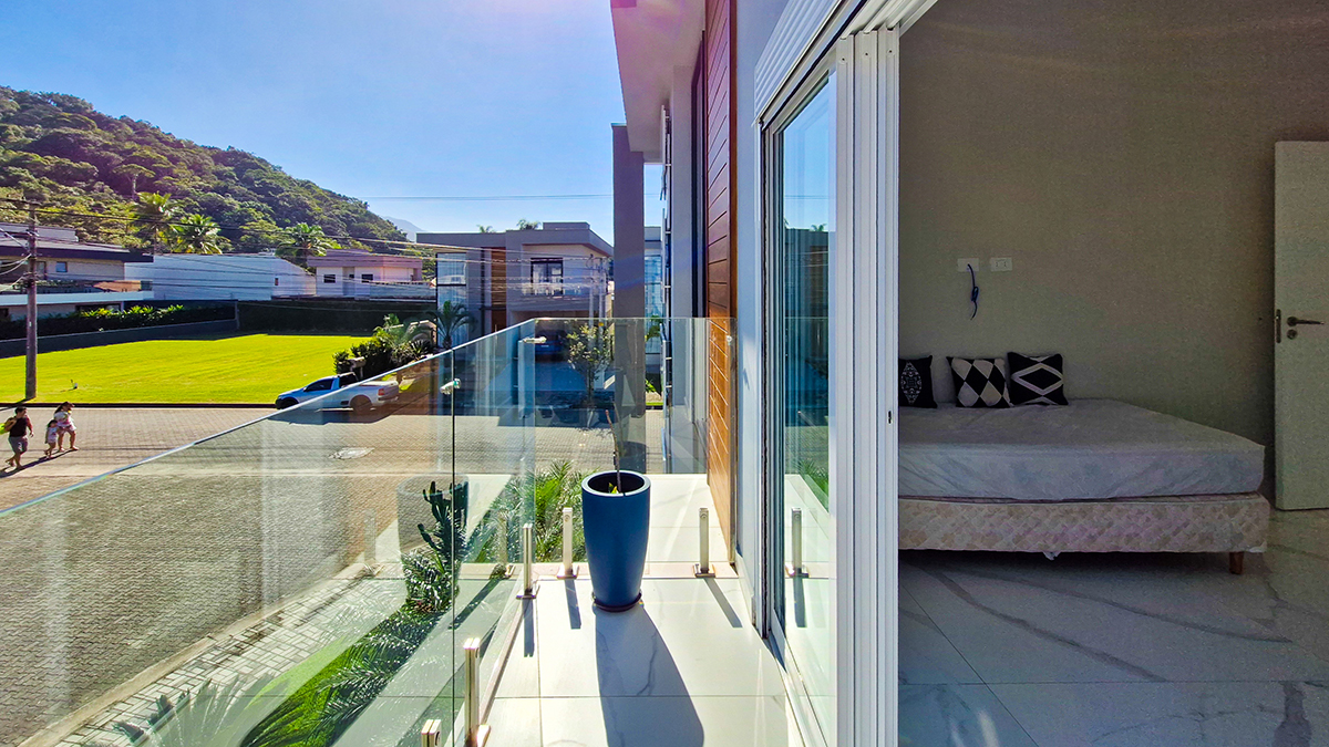 Casa à Venda no Condomínio Costa Nova Residence, em Massaguaçu com 4 suítes e 300m²