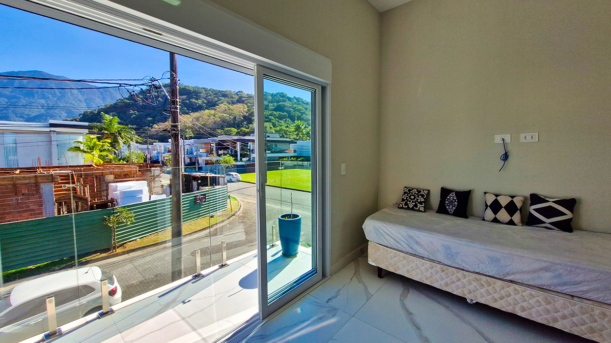 Casa à Venda no Condomínio Costa Nova Residence, em Massaguaçu com 4 suítes e 300m²